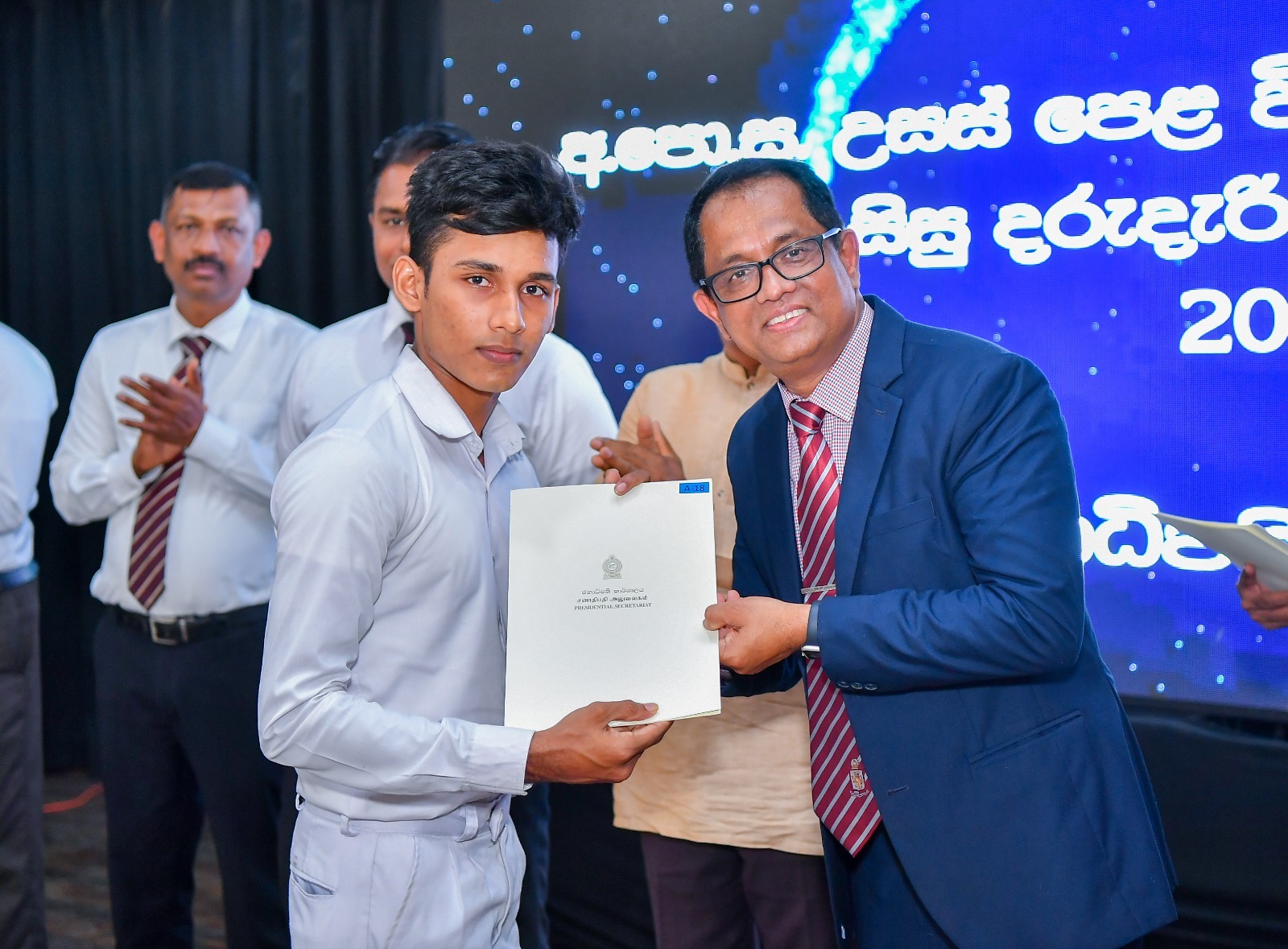 ජනාධිපති අරමුදලෙන් උතුරුමැද පළාතේ අ.පො.ස උසස් පෙළ විශිෂ්ටයෝ ඇගයෙති
